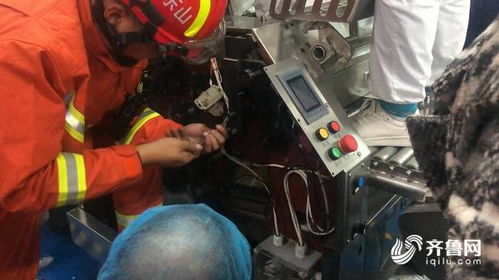 45秒丨工人手卡面食生产设备 消防视频连线厂家急救援